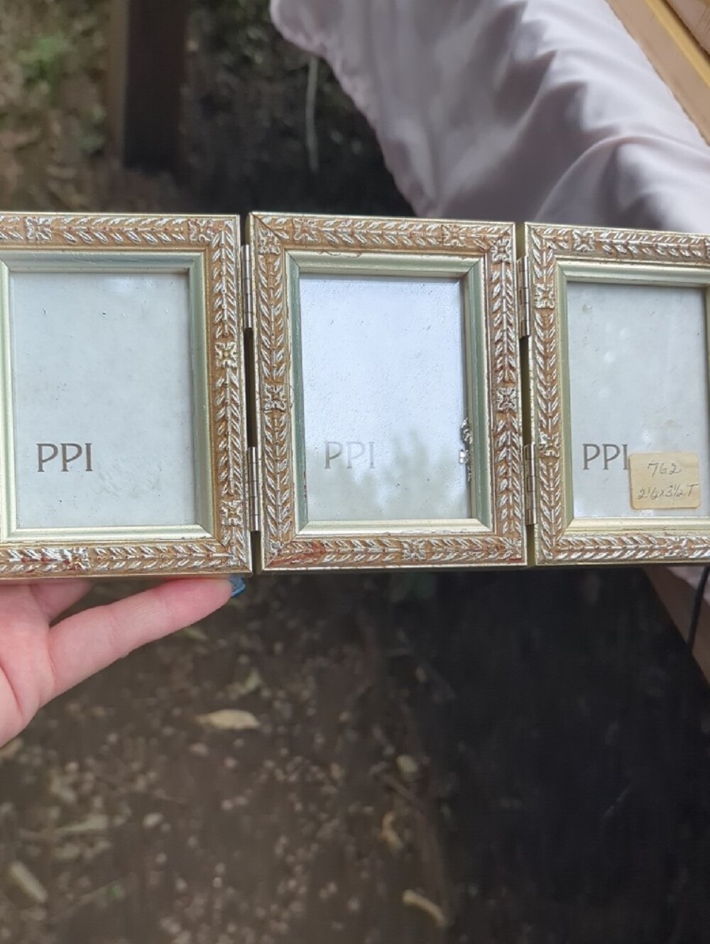 Gold Ornate Small Photo Frame - Classic Decorative Accent - Picture 2 of 5